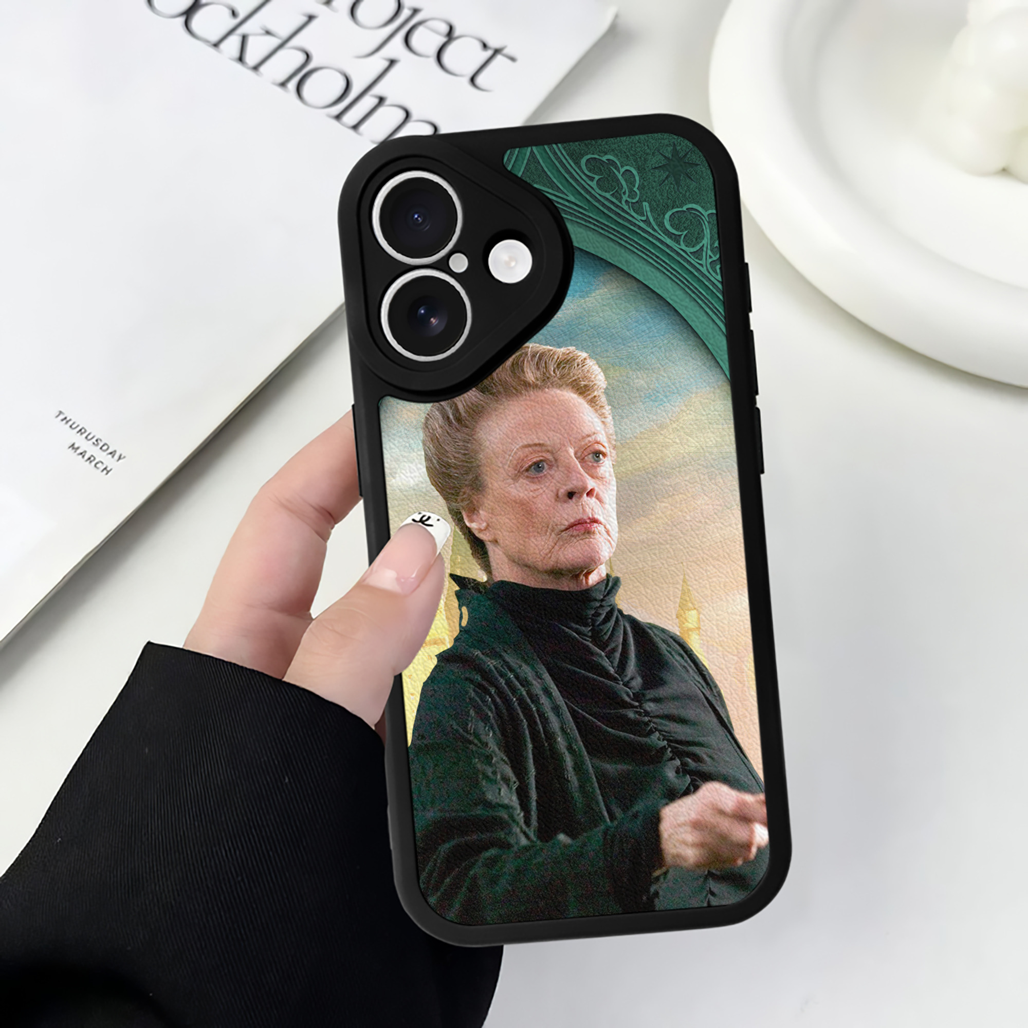 （画像用） Harry Potter ハリー・ポッターシリーズ 【iPhone 16シリーズ対応】シリコンスマホケース（レザー調） 材質：シリコン